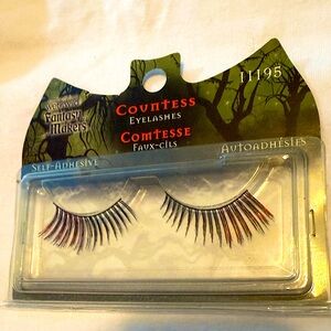 Fantasy Makers Wet n Wild Countess Eyelashes NIB New red foil black lashes 11195